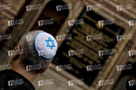 Unteilbar-Demo unter dem Motto 'Kein Fußbreit! Antisemitismus und Rassismus töten!' in Berlin