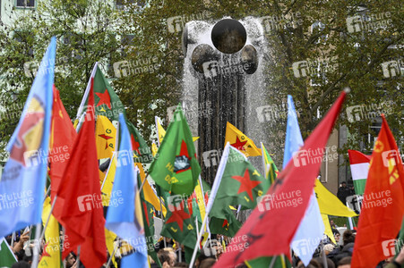 Demonstration gegen die türkische Militär-Offensive in Nordsyrien in Köln