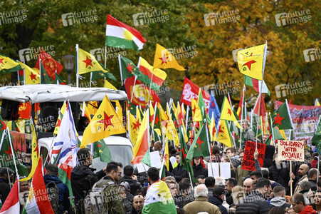 Demonstration gegen die türkische Militär-Offensive in Nordsyrien in Köln