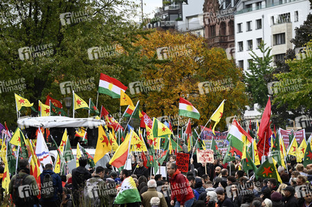 Demonstration gegen die türkische Militär-Offensive in Nordsyrien in Köln