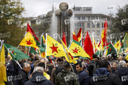 Demonstration gegen die türkische Militär-Offensive in Nordsyrien in Köln