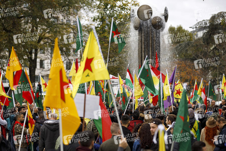 Demonstration gegen die türkische Militär-Offensive in Nordsyrien in Köln