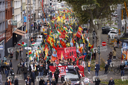 Demonstration gegen die türkische Militär-Offensive in Nordsyrien in Köln