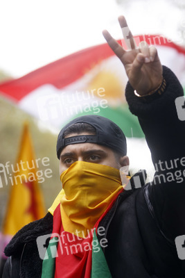 Demonstration gegen die türkische Militär-Offensive in Nordsyrien in Köln