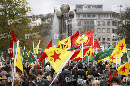Demonstration gegen die türkische Militär-Offensive in Nordsyrien in Köln