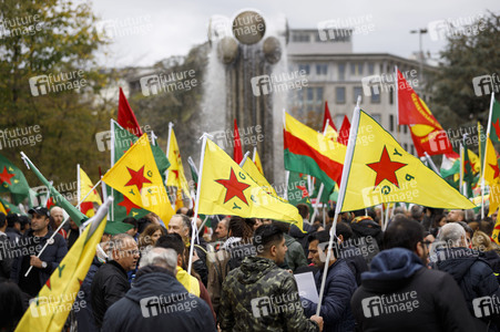 Demonstration gegen die türkische Militär-Offensive in Nordsyrien in Köln