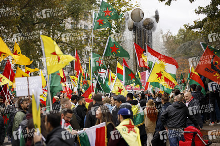 Demonstration gegen die türkische Militär-Offensive in Nordsyrien in Köln