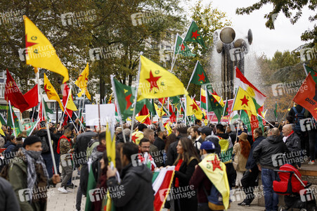 Demonstration gegen die türkische Militär-Offensive in Nordsyrien in Köln