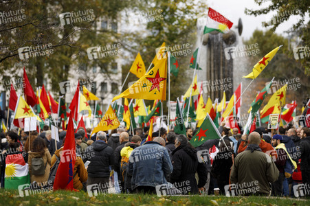 Demonstration gegen die türkische Militär-Offensive in Nordsyrien in Köln