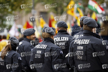 Demonstration gegen die türkische Militär-Offensive in Nordsyrien in Köln