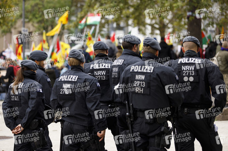 Demonstration gegen die türkische Militär-Offensive in Nordsyrien in Köln