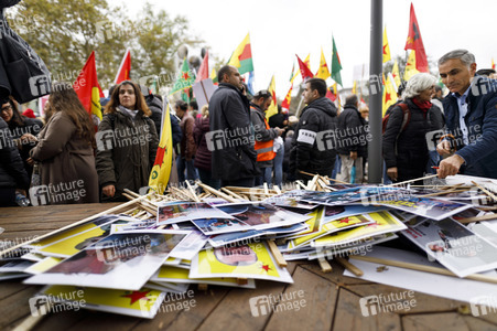 Demonstration gegen die türkische Militär-Offensive in Nordsyrien in Köln