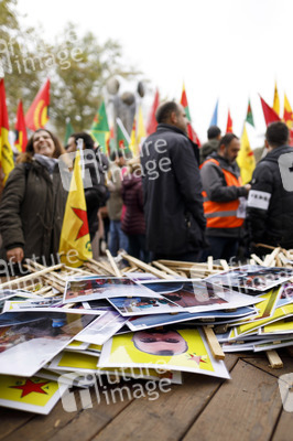 Demonstration gegen die türkische Militär-Offensive in Nordsyrien in Köln