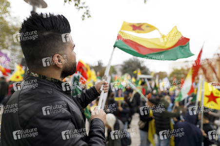 Demonstration gegen die türkische Militär-Offensive in Nordsyrien in Köln