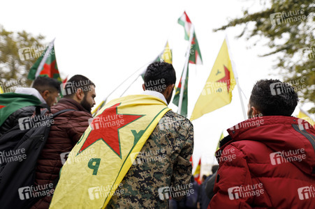 Demonstration gegen die türkische Militär-Offensive in Nordsyrien in Köln