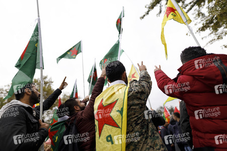Demonstration gegen die türkische Militär-Offensive in Nordsyrien in Köln