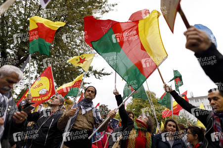 Demonstration gegen die türkische Militär-Offensive in Nordsyrien in Köln