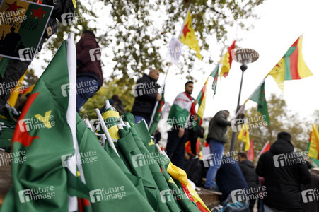 Demonstration gegen die türkische Militär-Offensive in Nordsyrien in Köln