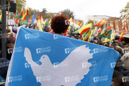 Demonstration gegen die türkische Militär-Offensive in Nordsyrien in Köln
