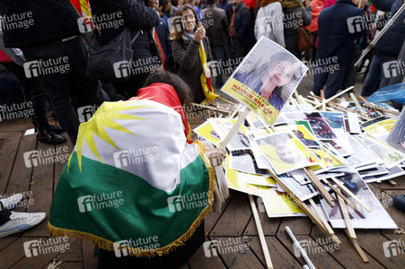 Demonstration gegen die türkische Militär-Offensive in Nordsyrien in Köln