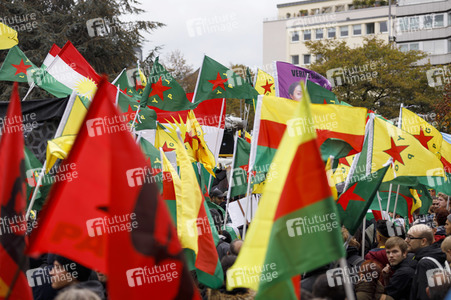 Demonstration gegen die türkische Militär-Offensive in Nordsyrien in Köln