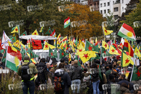 Demonstration gegen die türkische Militär-Offensive in Nordsyrien in Köln
