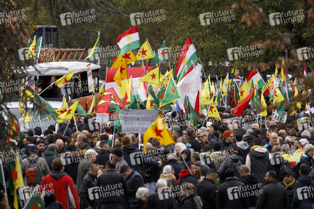 Demonstration gegen die türkische Militär-Offensive in Nordsyrien in Köln