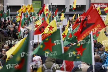 Demonstration gegen die türkische Militär-Offensive in Nordsyrien in Köln