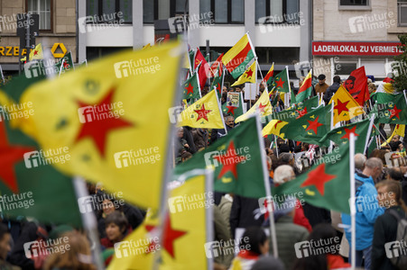 Demonstration gegen die türkische Militär-Offensive in Nordsyrien in Köln