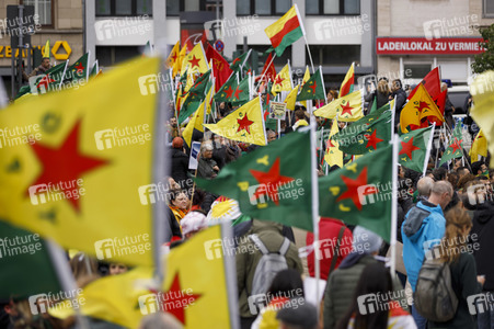 Demonstration gegen die türkische Militär-Offensive in Nordsyrien in Köln