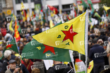 Demonstration gegen die türkische Militär-Offensive in Nordsyrien in Köln