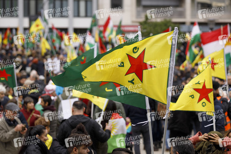 Demonstration gegen die türkische Militär-Offensive in Nordsyrien in Köln