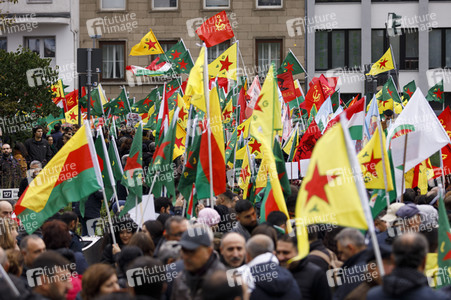 Demonstration gegen die türkische Militär-Offensive in Nordsyrien in Köln