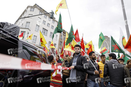 Demonstration gegen die türkische Militär-Offensive in Nordsyrien in Köln