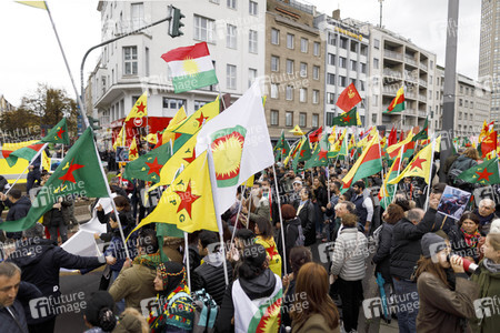 Demonstration gegen die türkische Militär-Offensive in Nordsyrien in Köln