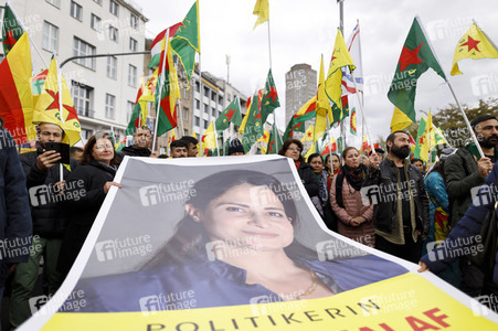 Demonstration gegen die türkische Militär-Offensive in Nordsyrien in Köln