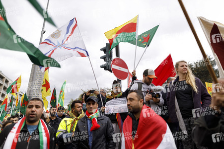 Demonstration gegen die türkische Militär-Offensive in Nordsyrien in Köln