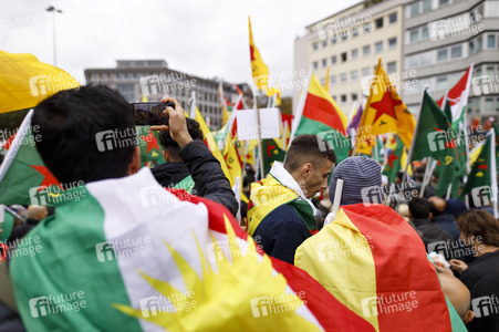 Demonstration gegen die türkische Militär-Offensive in Nordsyrien in Köln