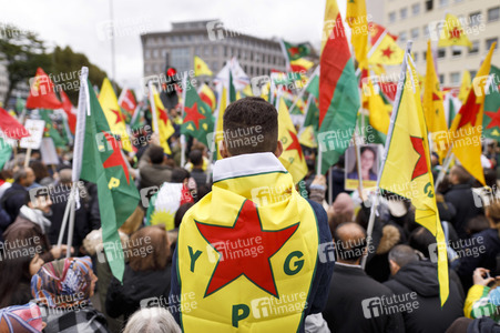 Demonstration gegen die türkische Militär-Offensive in Nordsyrien in Köln