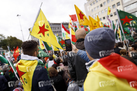 Demonstration gegen die türkische Militär-Offensive in Nordsyrien in Köln
