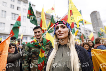 Demonstration gegen die türkische Militär-Offensive in Nordsyrien in Köln