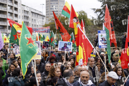 Demonstration gegen die türkische Militär-Offensive in Nordsyrien in Köln