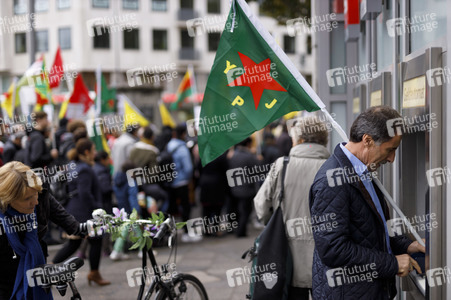 Demonstration gegen die türkische Militär-Offensive in Nordsyrien in Köln