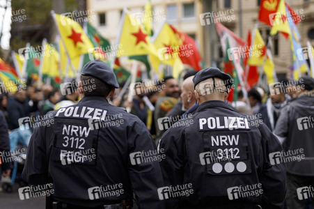 Demonstration gegen die türkische Militär-Offensive in Nordsyrien in Köln