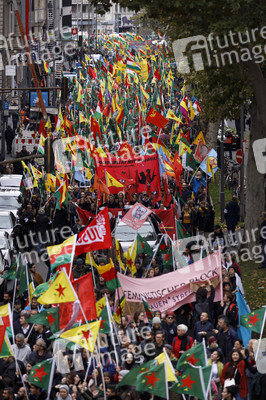 Demonstration gegen die türkische Militär-Offensive in Nordsyrien in Köln