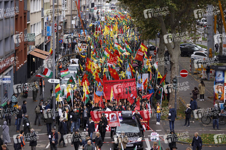Demonstration gegen die türkische Militär-Offensive in Nordsyrien in Köln
