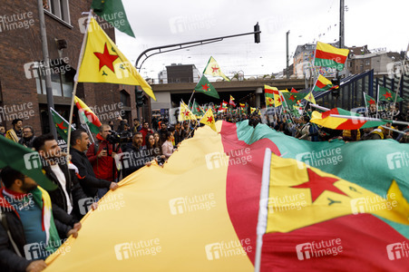 Demonstration gegen die türkische Militär-Offensive in Nordsyrien in Köln