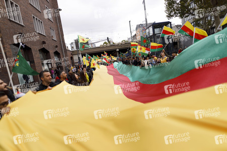 Demonstration gegen die türkische Militär-Offensive in Nordsyrien in Köln