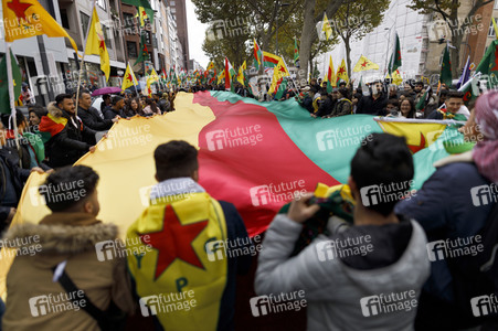 Demonstration gegen die türkische Militär-Offensive in Nordsyrien in Köln