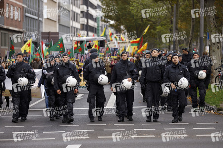 Demonstration gegen die türkische Militär-Offensive in Nordsyrien in Köln